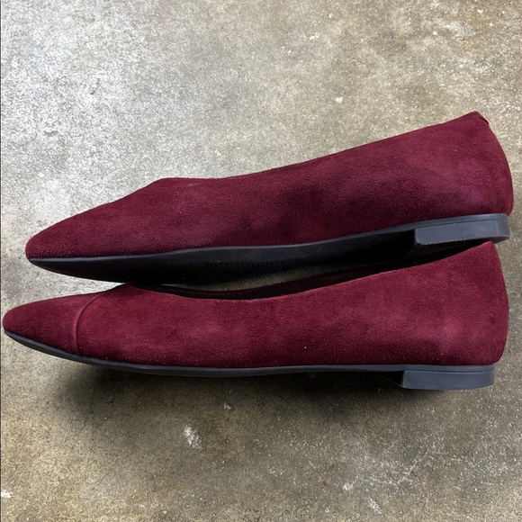 Vionic Caballo Burgundy/wine Pointed Toe Flats
Size: 6 - Picture 3 of 10